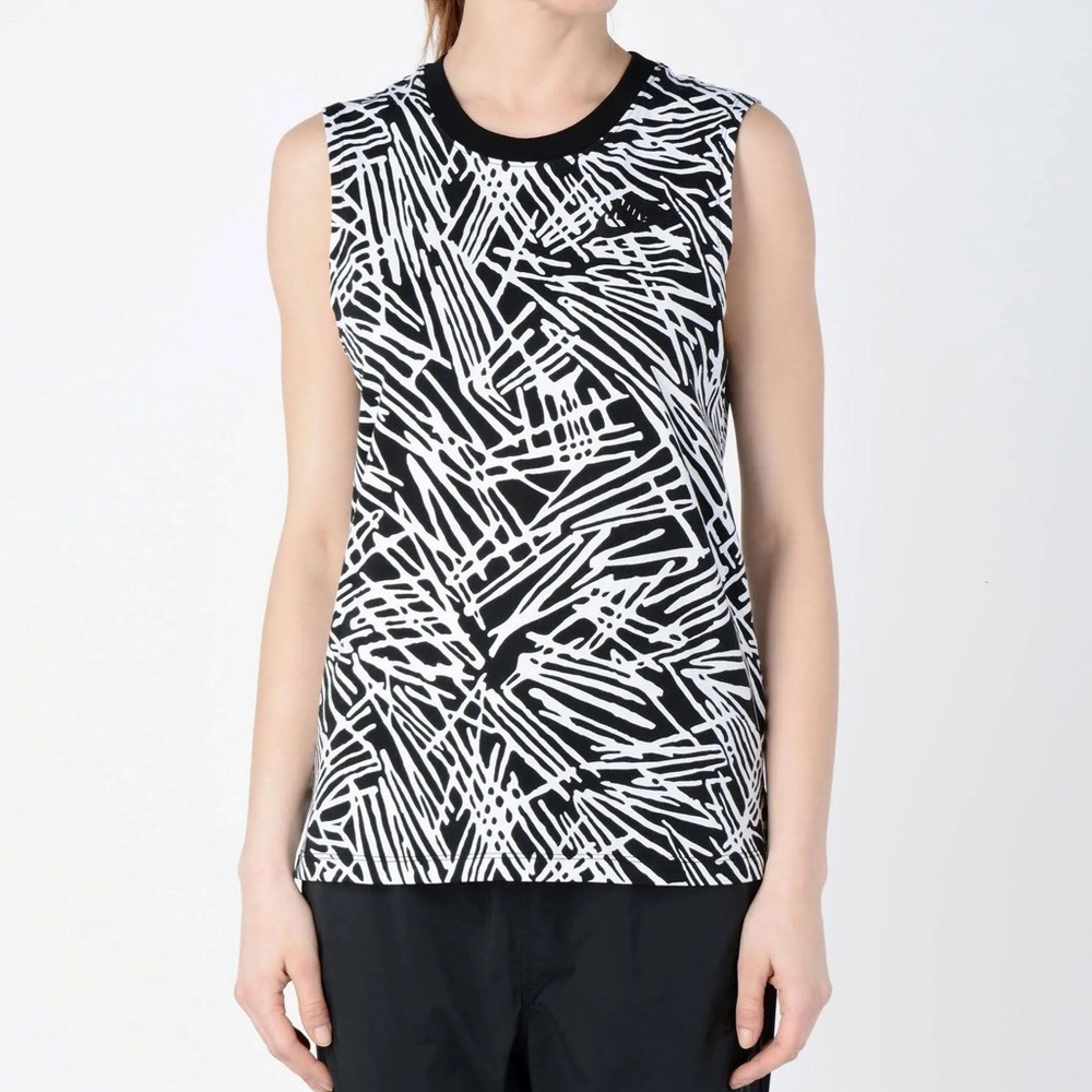 Nike Womenโs Printedโ Knit Tank Top Large